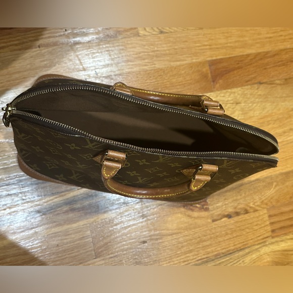 AUTHENTIC LOUIS VUITTON Alma PM Vintage Handbag - Picture 12 of 16